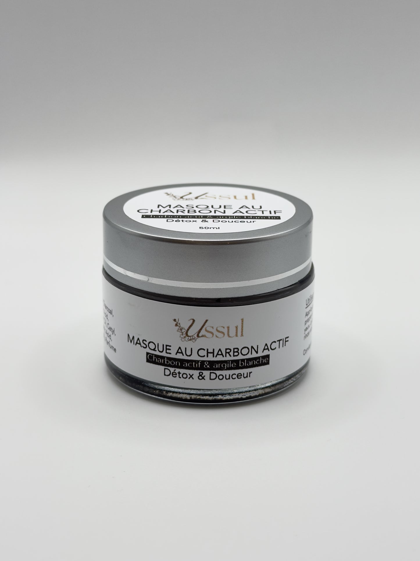 Masque detoxifiant au charbon actif et argile blanche