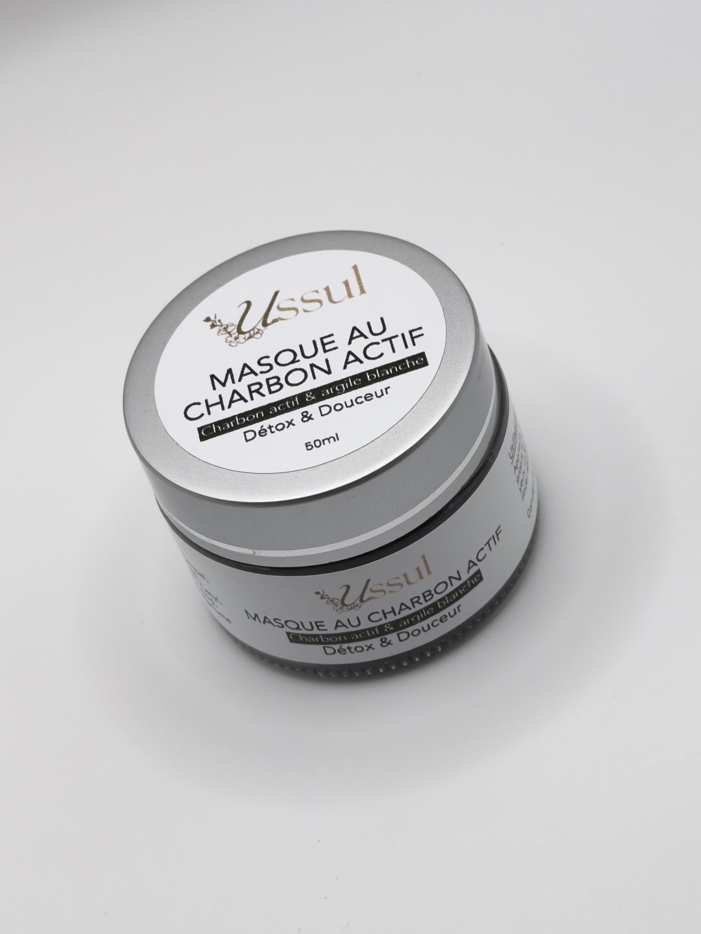 Masque detoxifiant au charbon actif et argile blanche