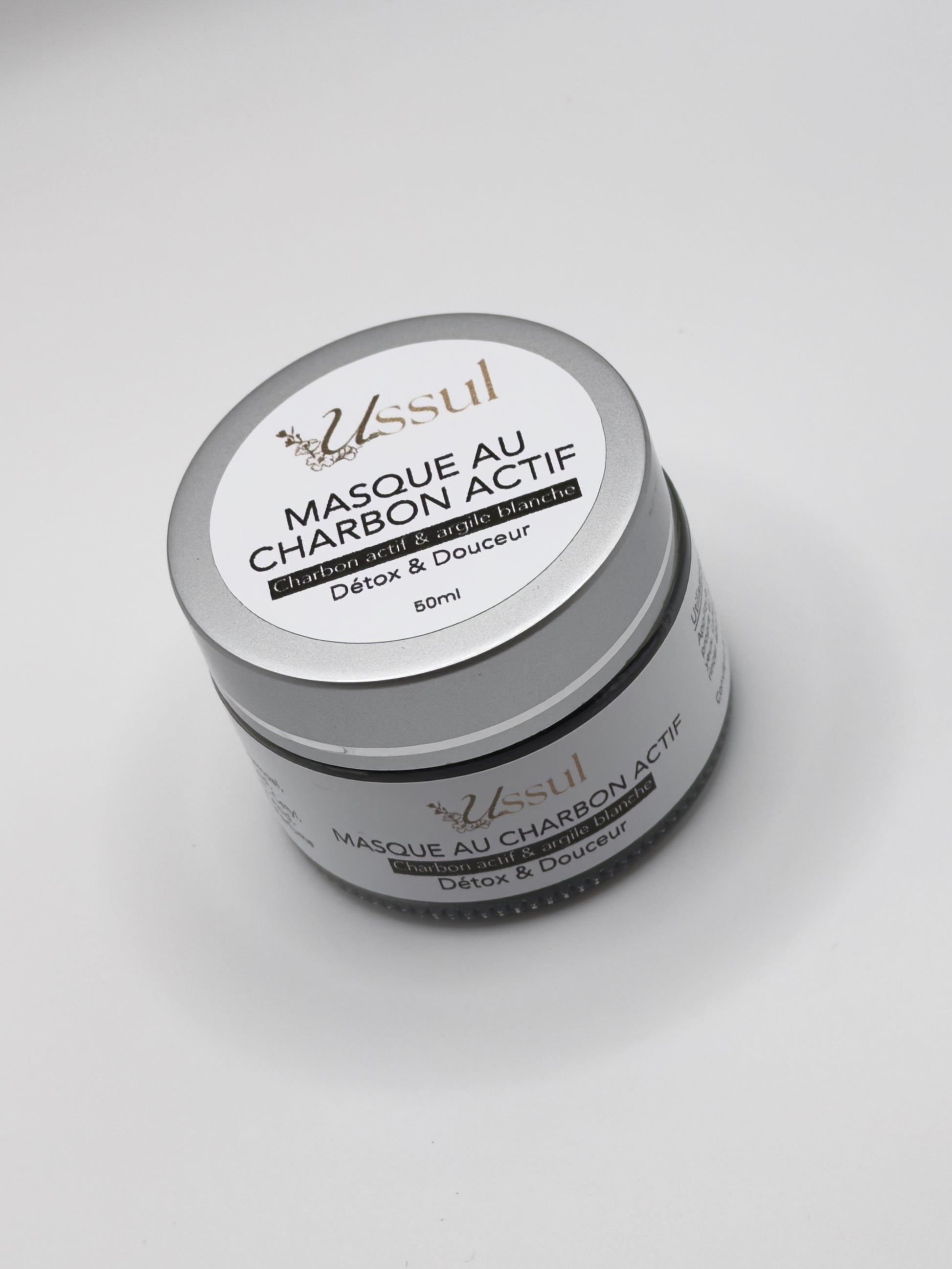 Masque detoxifiant au charbon actif et argile blanche